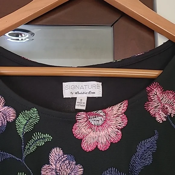 Robbie Bee Lace Dress ❤️ - Picture 3 of 9